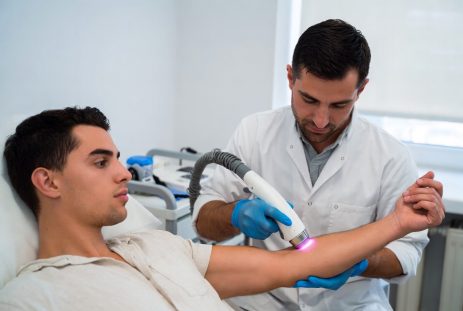 قیمت لیزر فول بادی در کرج؛ آیا بهصرفهتر از لیزر تکی نیست؟